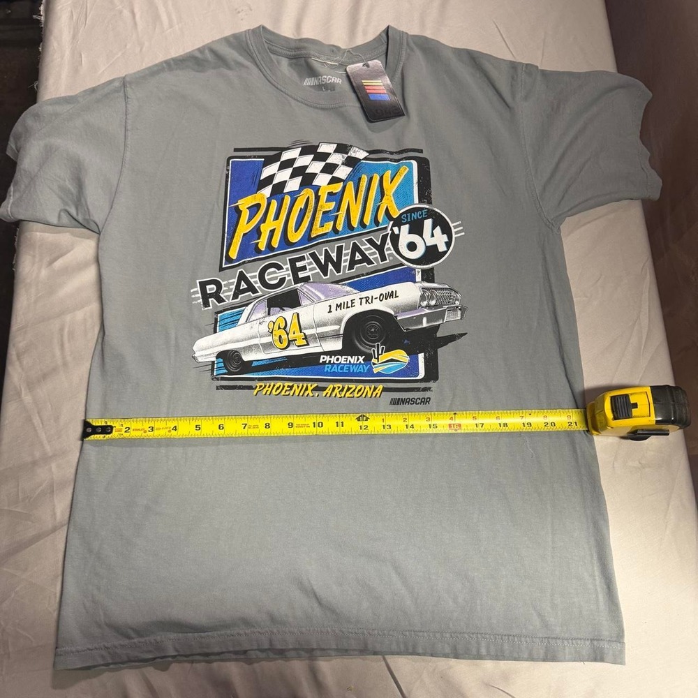 NASCAR Phoenix Raceway Graphic Tee — Size L